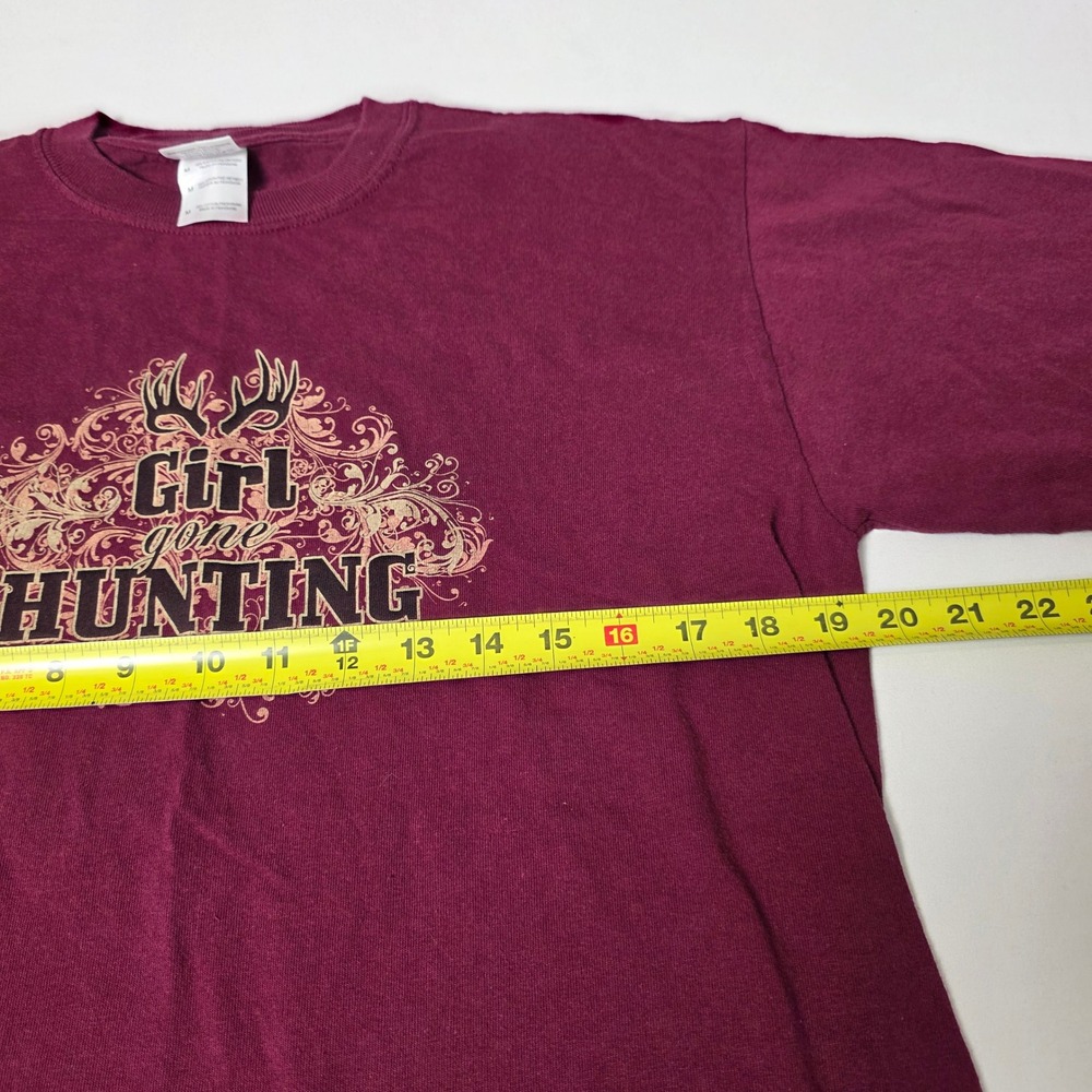 Gildan Girl Gone Hunting Graphic T-Shirt Womens M Long Sleeve Cotton Vintage - Picture 4 of 11